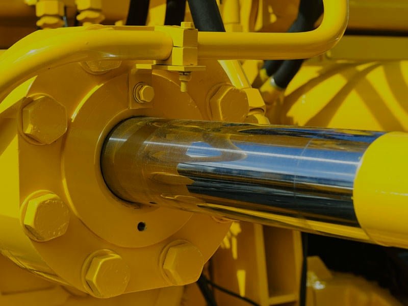 Common maintenance mistakes affecting hydraulic cylinder piston performance and longevity, showing improper handling techniques to avoid.